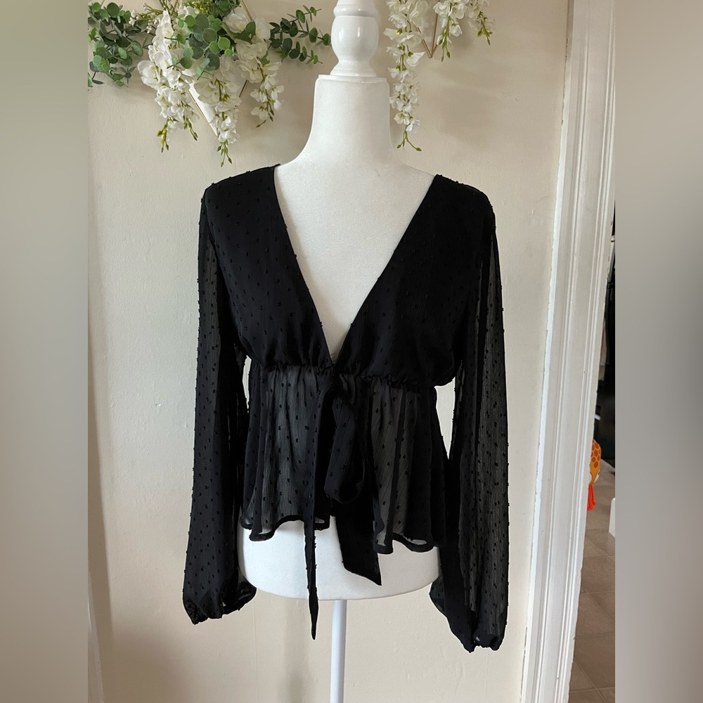Super cute black top